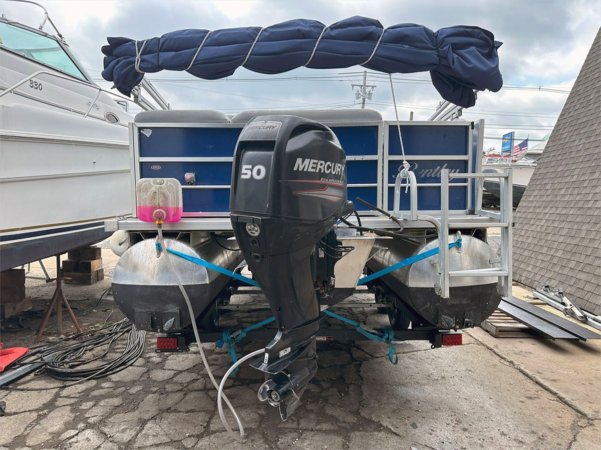 24' BENTLEY 2017 ENCORE 240 CRUISE SE