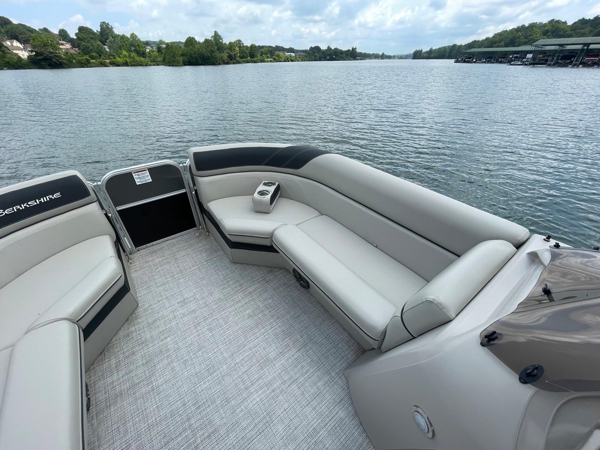 https://arconyachts.ams3.digitaloceanspaces.com/212071/conversions/large_4106644-optimize.jpg
