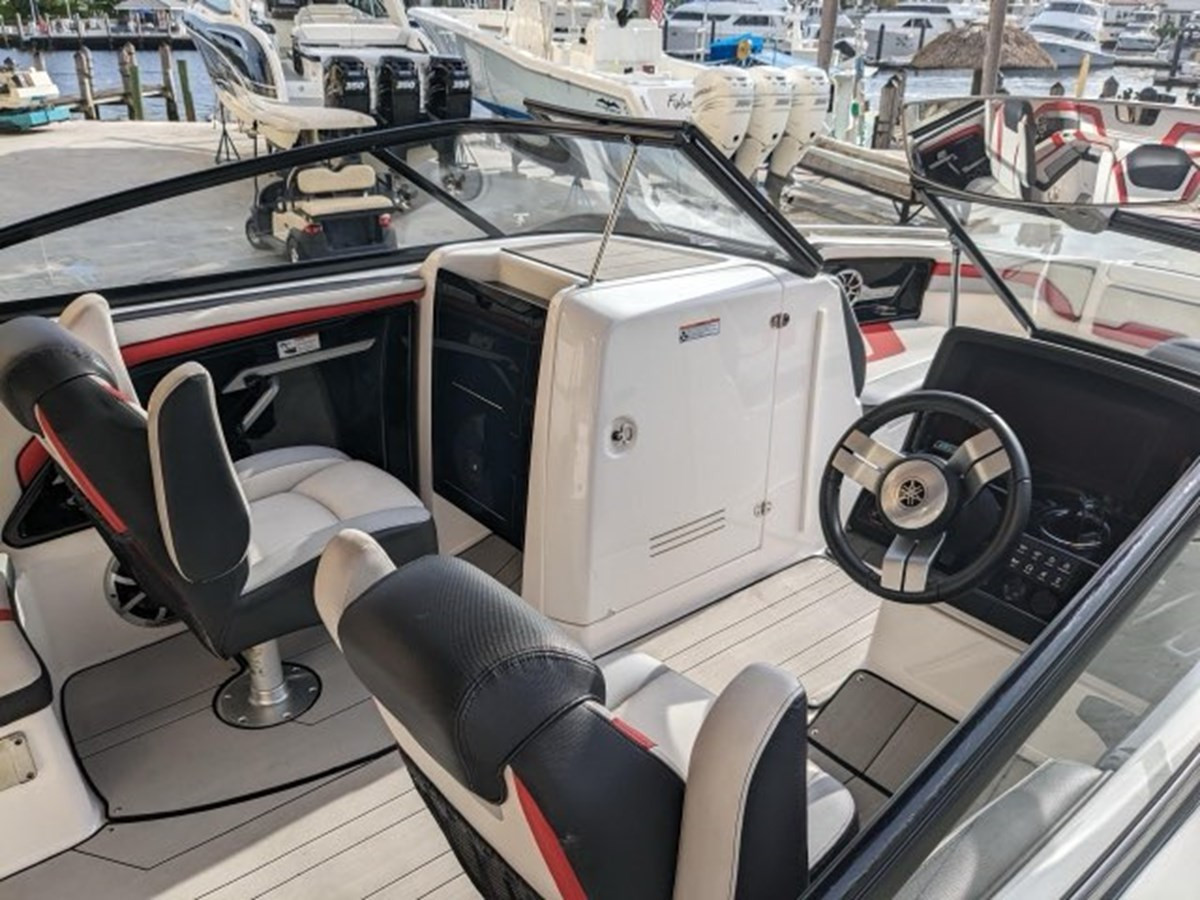 https://arconyachts.ams3.digitaloceanspaces.com/212087/conversions/large_4216318-optimize.jpg