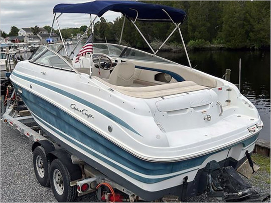 1999 CHRIS CRAFT 240 BR