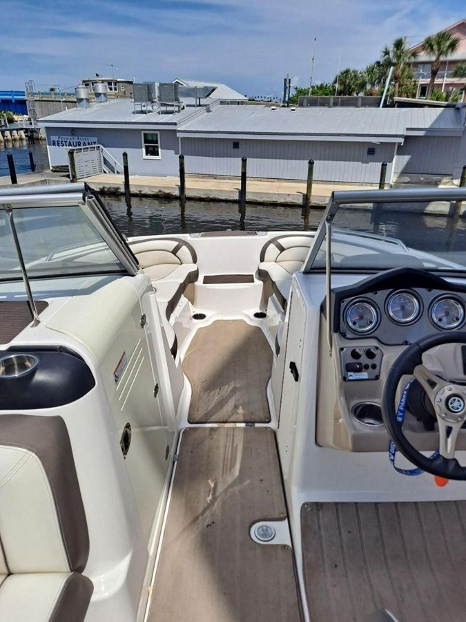 https://arconyachts.ams3.digitaloceanspaces.com/212387/conversions/large_4451331-optimize.jpg