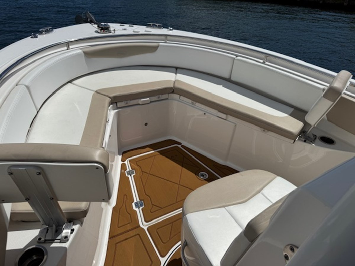 https://arconyachts.ams3.digitaloceanspaces.com/212546/conversions/large_4747114-optimize.jpg