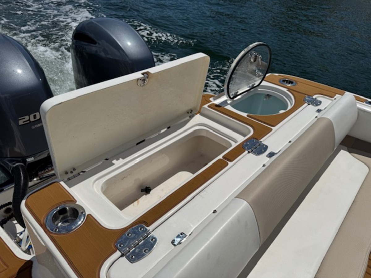 https://arconyachts.ams3.digitaloceanspaces.com/212557/conversions/large_4747120-optimize.jpg