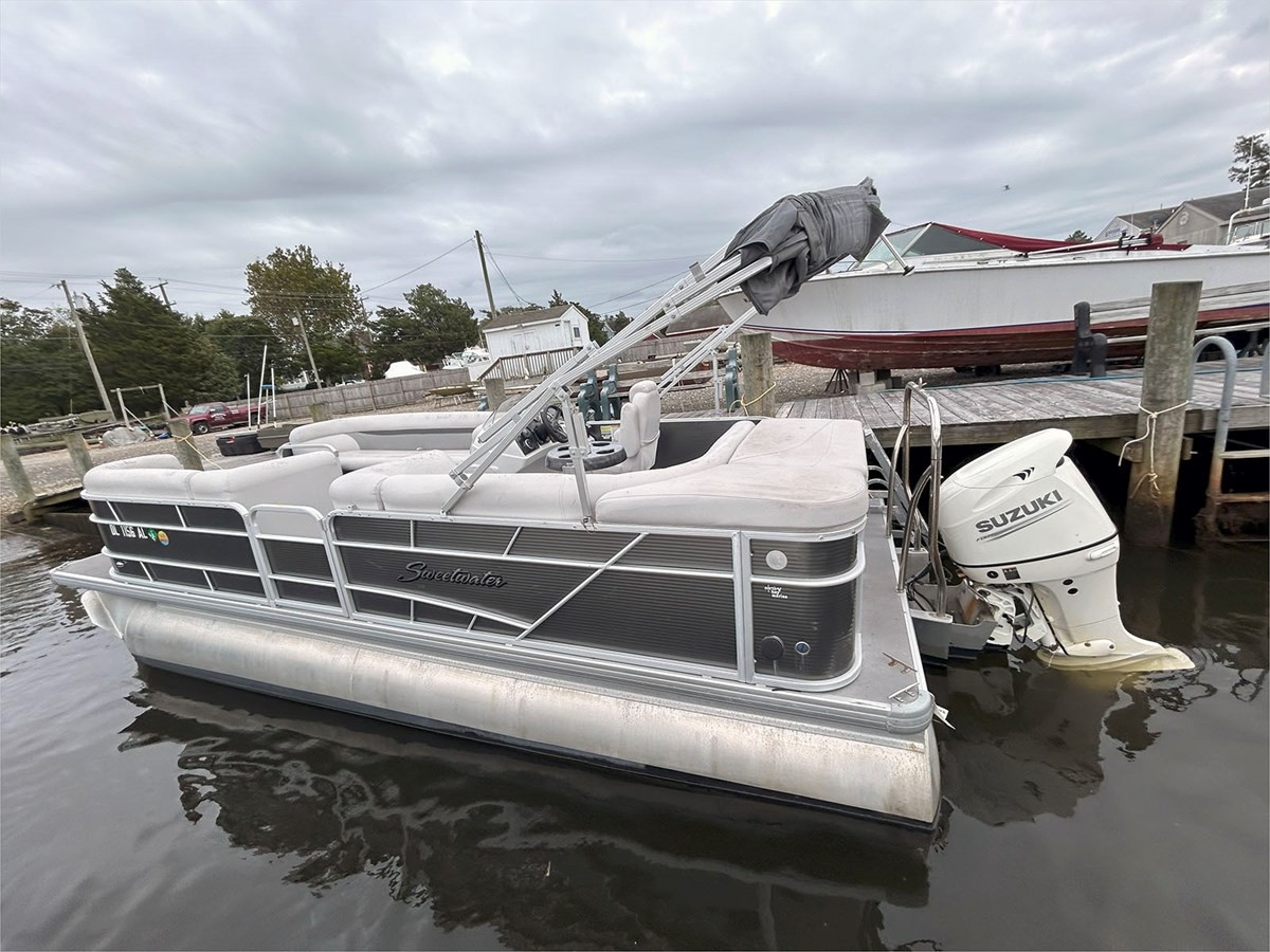 23' SWEETWATER 2017 2286 DL