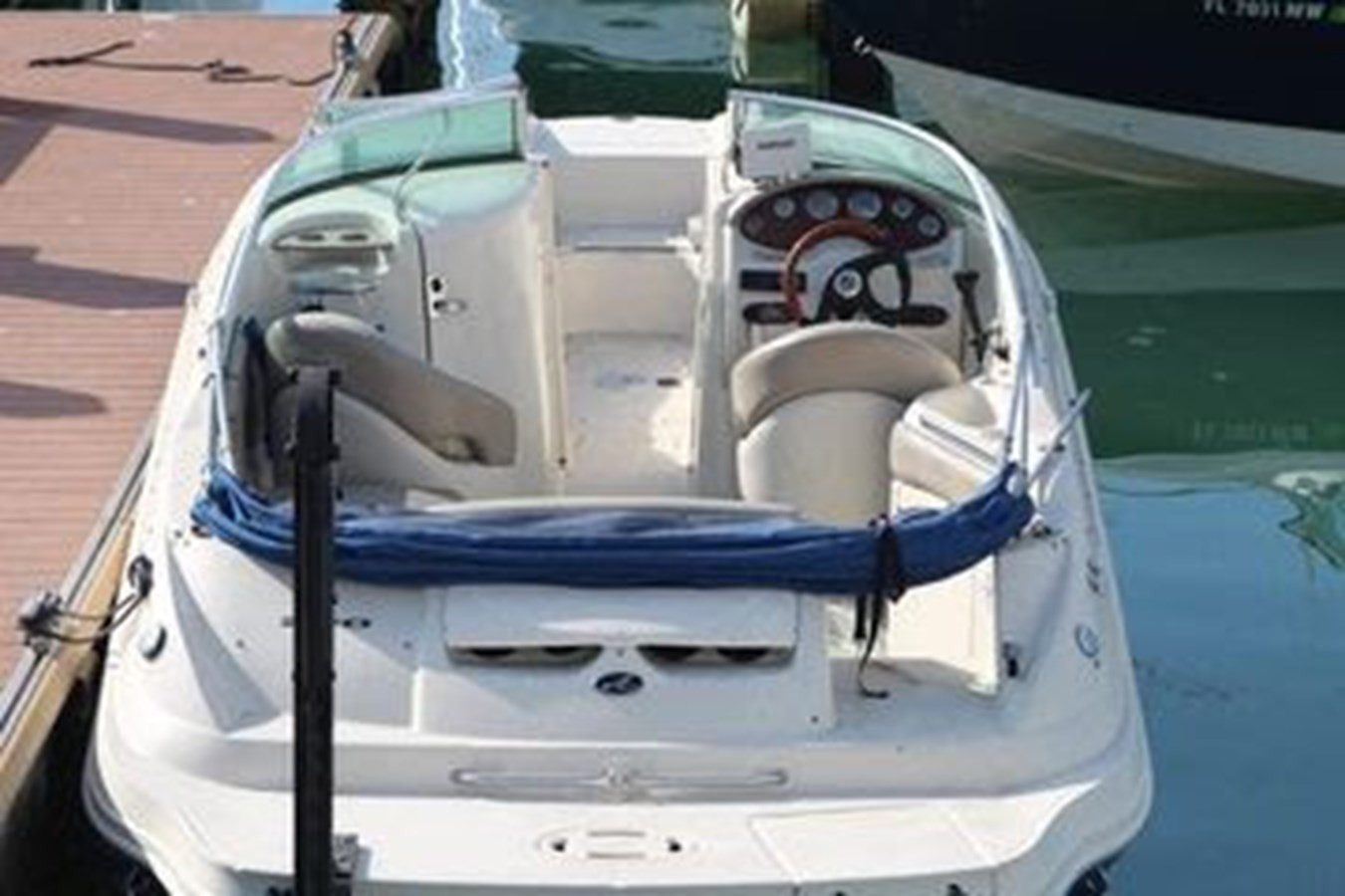 2004 SEA RAY 220 SUNDECK