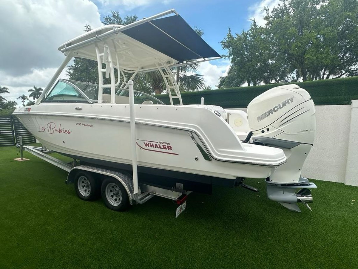 BOSTON WHALER 230 VANTAGE