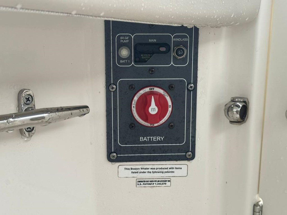 BOSTON WHALER 230 VANTAGE