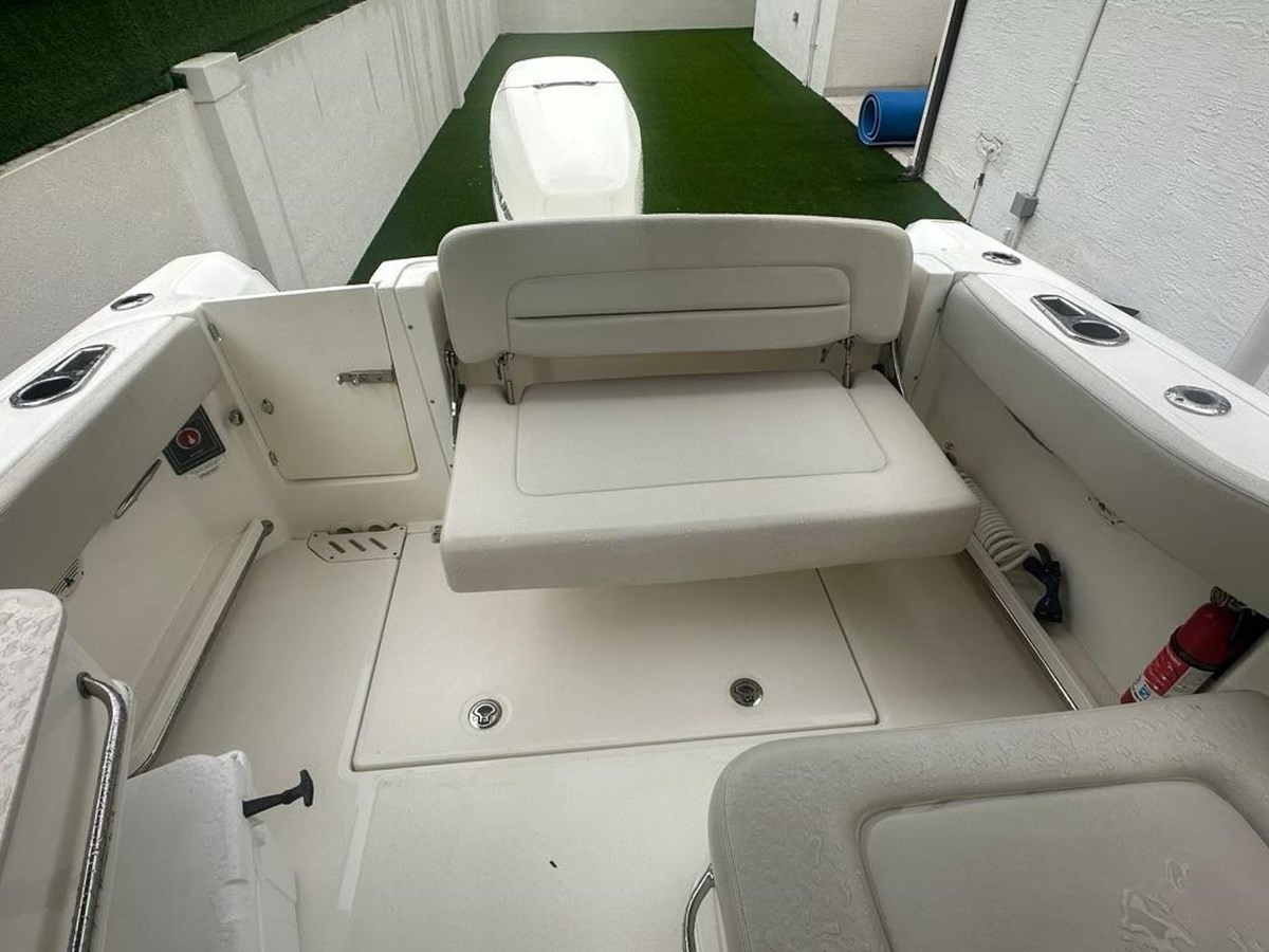 BOSTON WHALER 230 VANTAGE