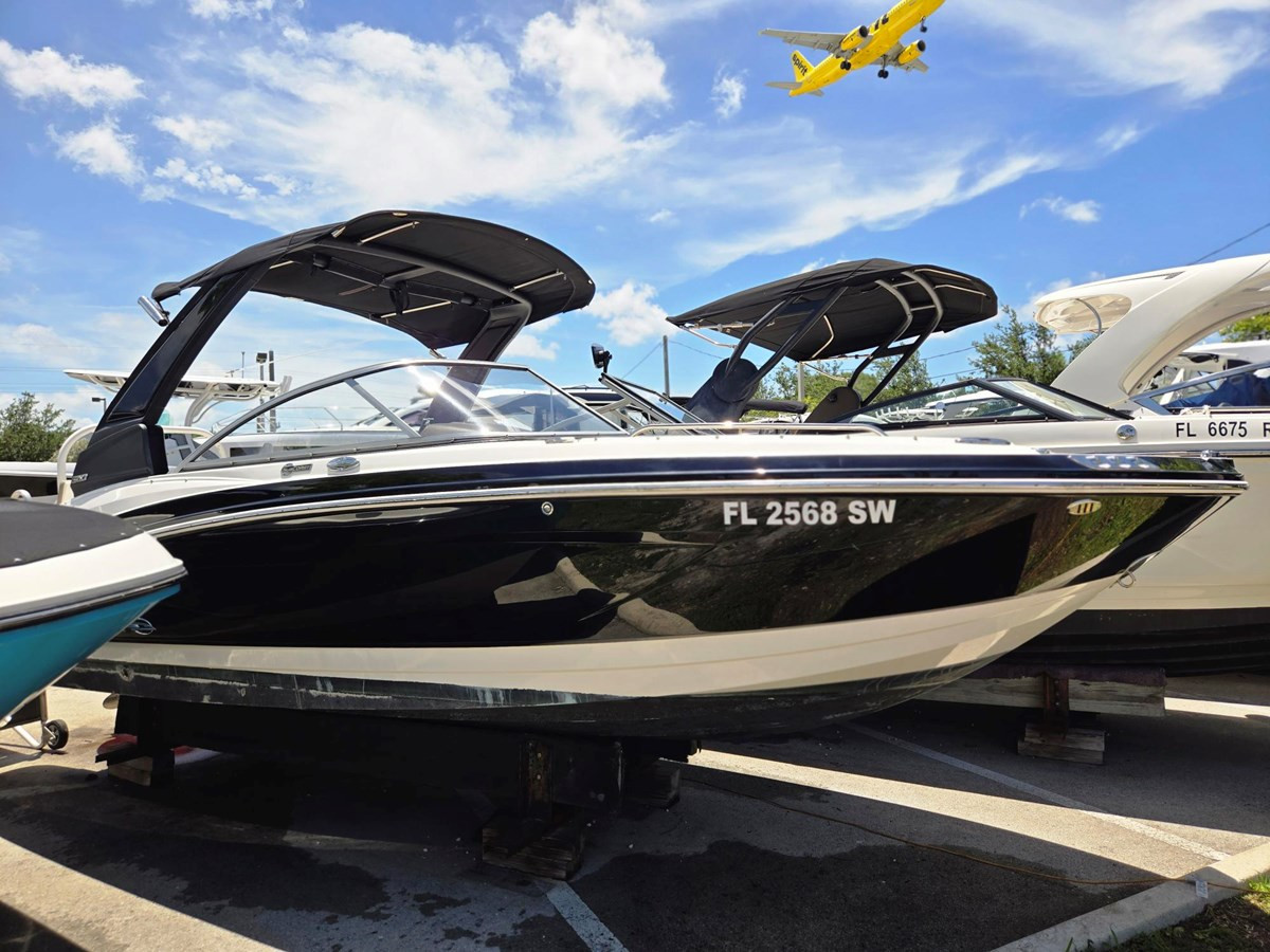 2021 CHAPARRAL 230 SUNCOAST