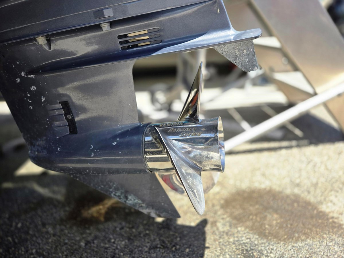 2021 CHAPARRAL 230 SUNCOAST