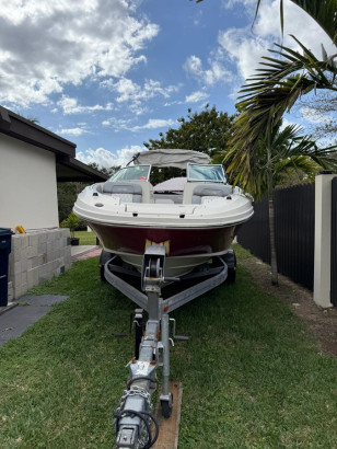 SEA RAY 220 SUNDECK