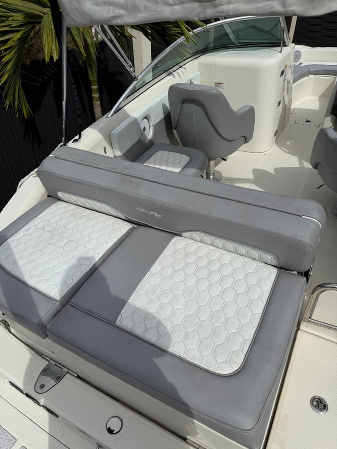 SEA RAY 220 SUNDECK