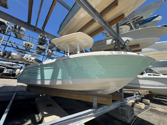 ROBALO R222 CENTER CONSOLE