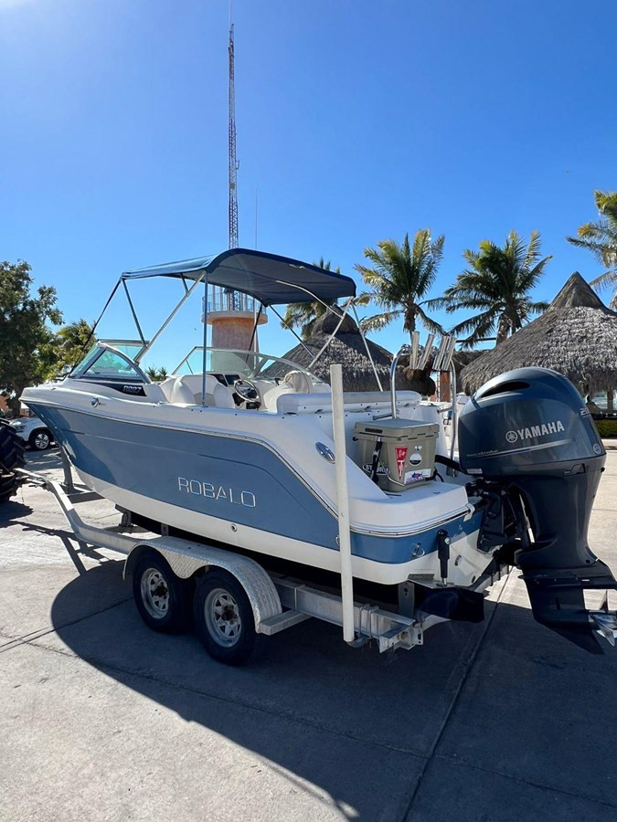2014 ROBALO R227 DUAL CONSOLE