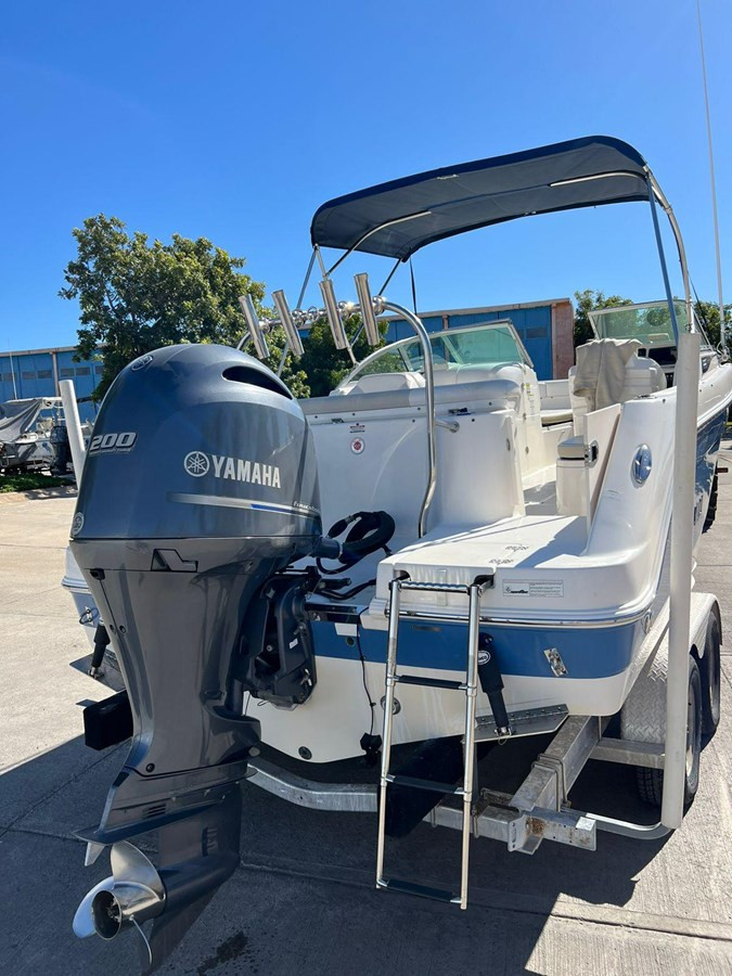 2014 ROBALO R227 DUAL CONSOLE