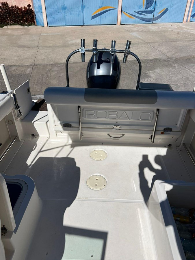 2014 ROBALO R227 DUAL CONSOLE