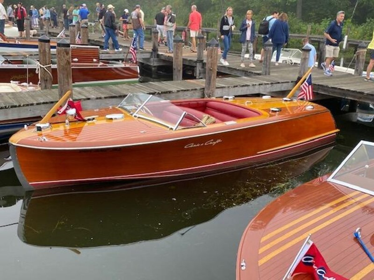 1946 CHRIS-CRAFT CUSTOM RUNABOUT
