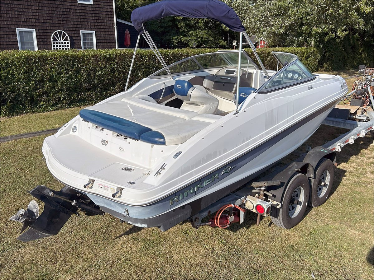 19' RINKER 2012 196 CAPTIVA