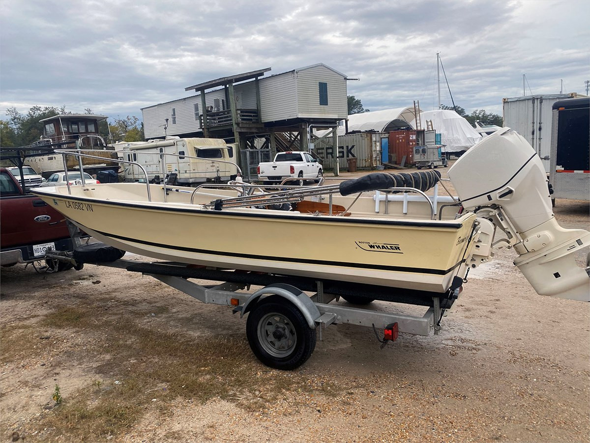 17 BOSTON WHALER 1976