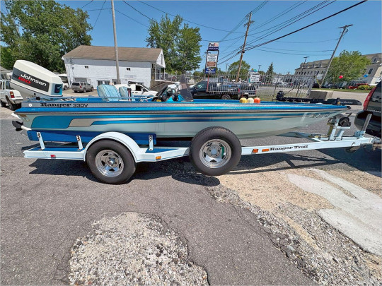 17' RANGER 1986 COMANCHE SERIES 330V