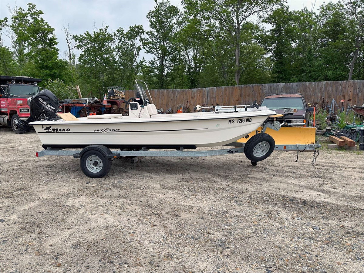 17' MAKO 2014 PRO 17 SKIFF