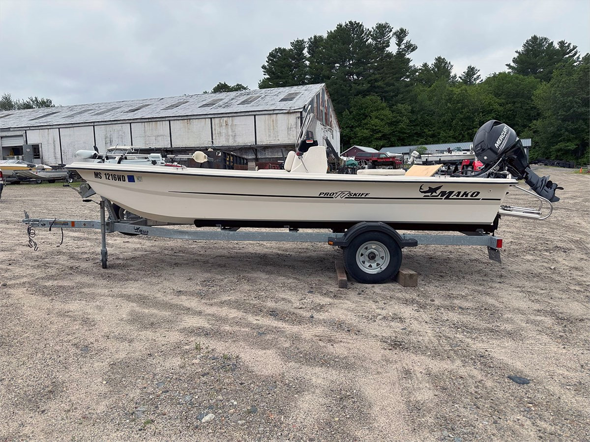 17' MAKO 2014 PRO 17 SKIFF