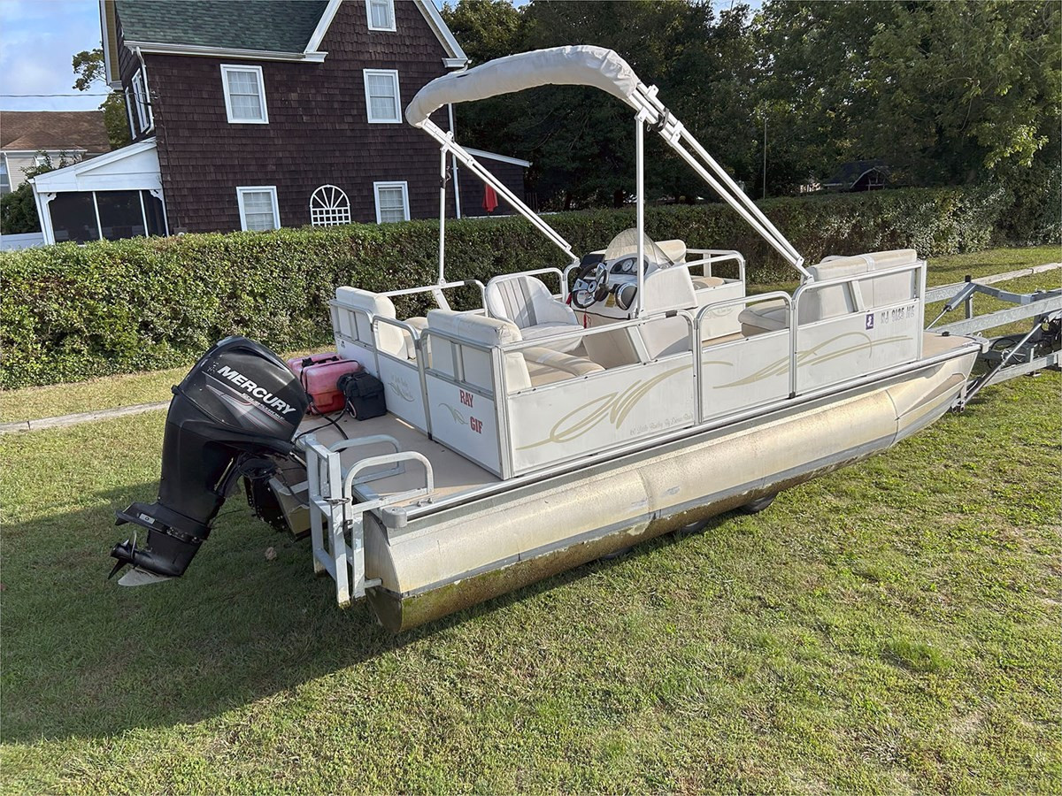 16' BENTLEY 2013 ENCORE