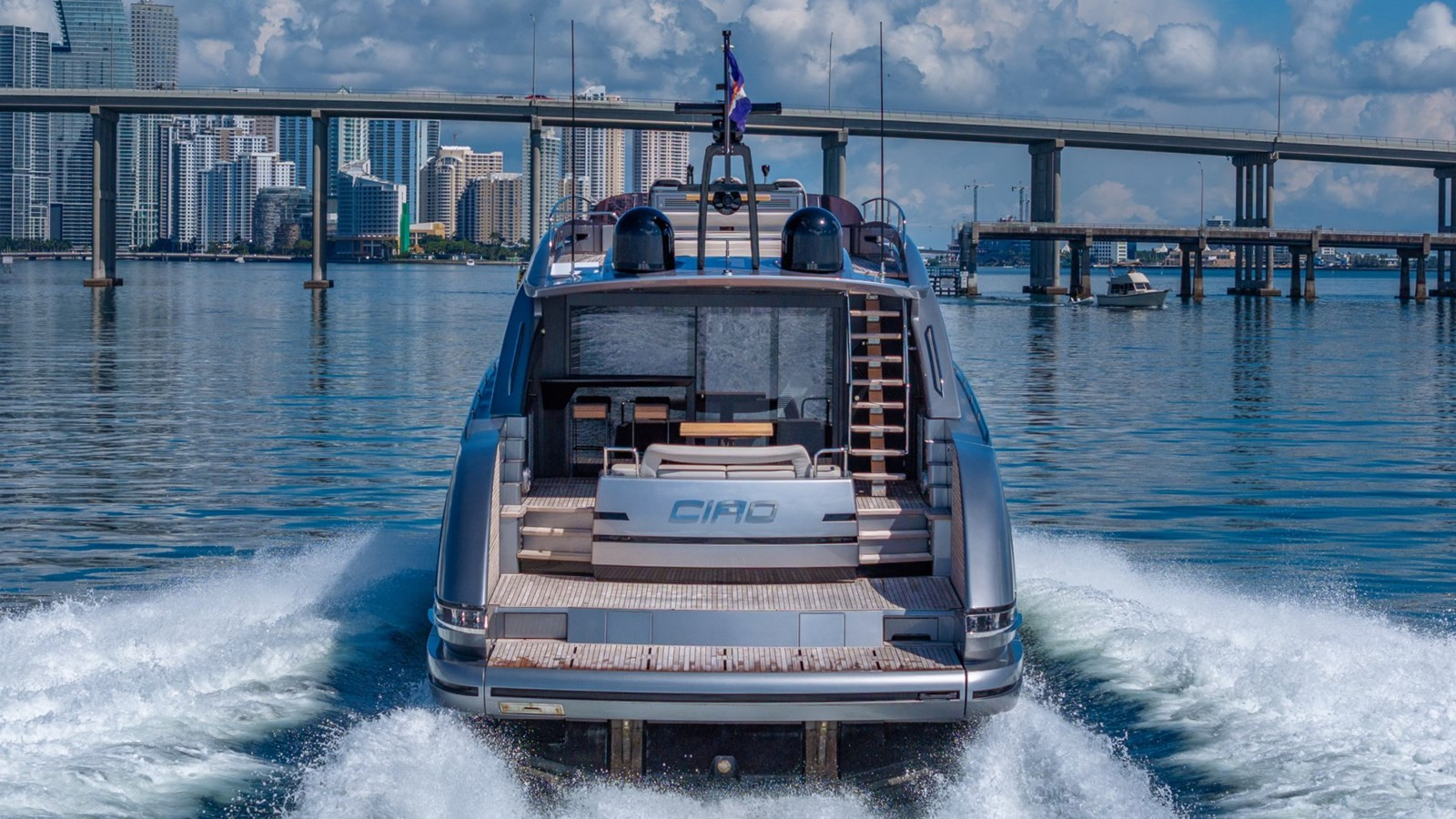 https://arconyachts.ams3.digitaloceanspaces.com/217118/conversions/large_4809783-optimize.jpg