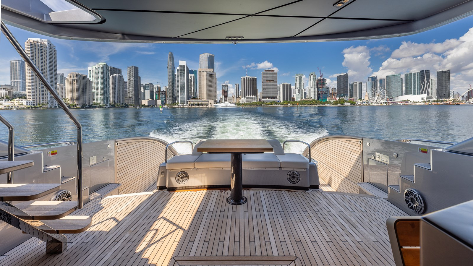 https://arconyachts.ams3.digitaloceanspaces.com/217123/conversions/large_4809731-optimize.jpg
