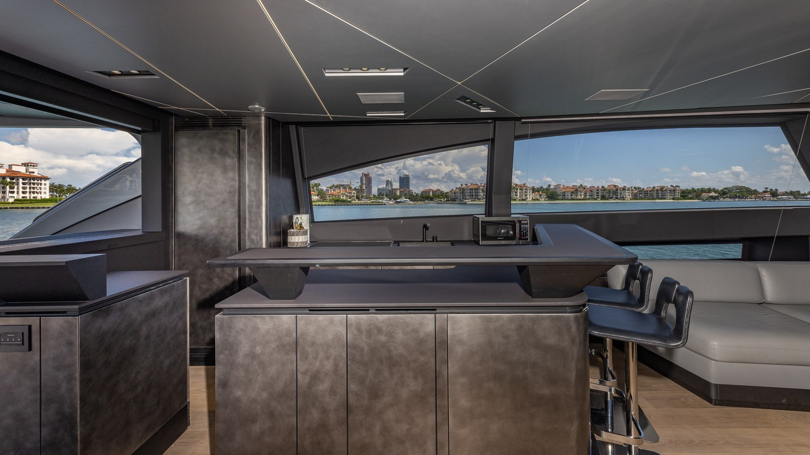 https://arconyachts.ams3.digitaloceanspaces.com/217137/conversions/large_4809721-optimize.jpg