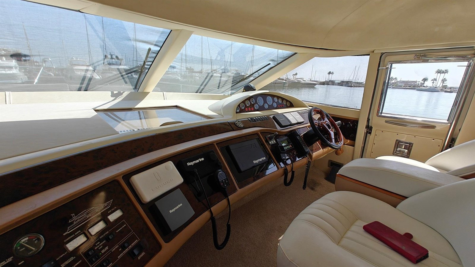 https://arconyachts.ams3.digitaloceanspaces.com/217617/conversions/large_4876335-optimize.jpg