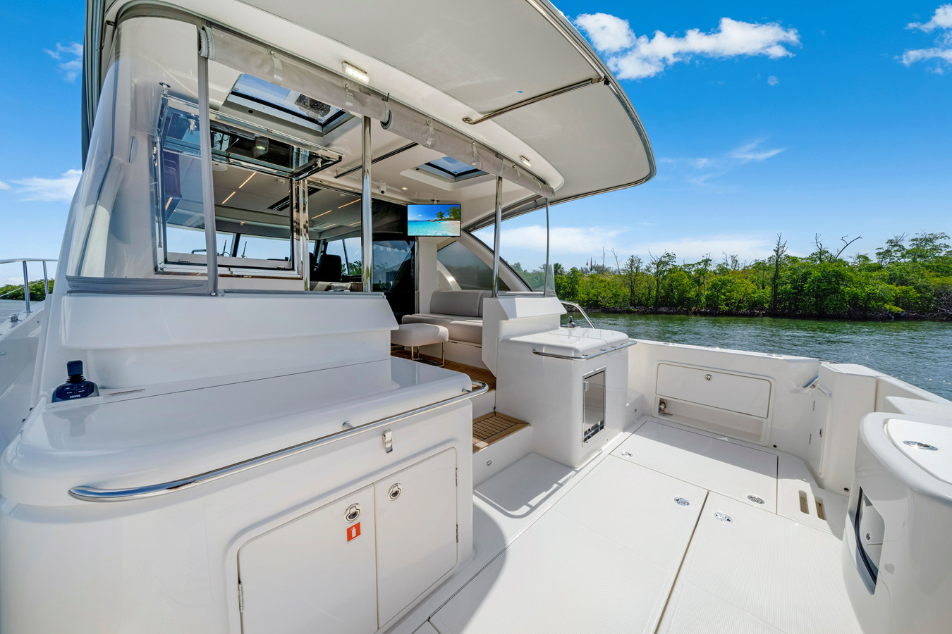 https://arconyachts.ams3.digitaloceanspaces.com/218196/conversions/large_4875512-optimize.jpg