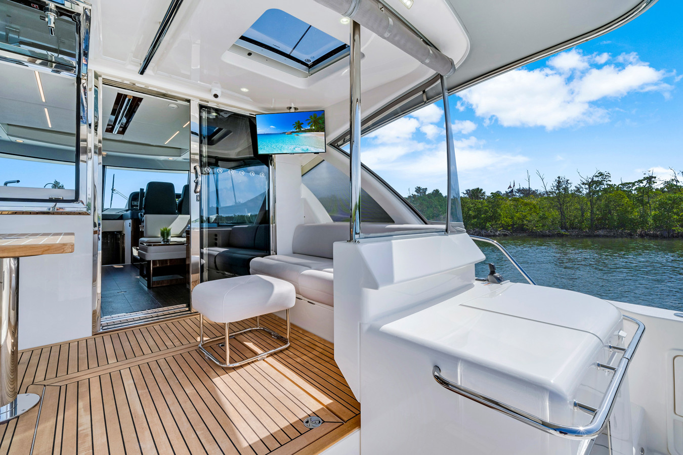 https://arconyachts.ams3.digitaloceanspaces.com/218197/conversions/large_4875513-optimize.jpg