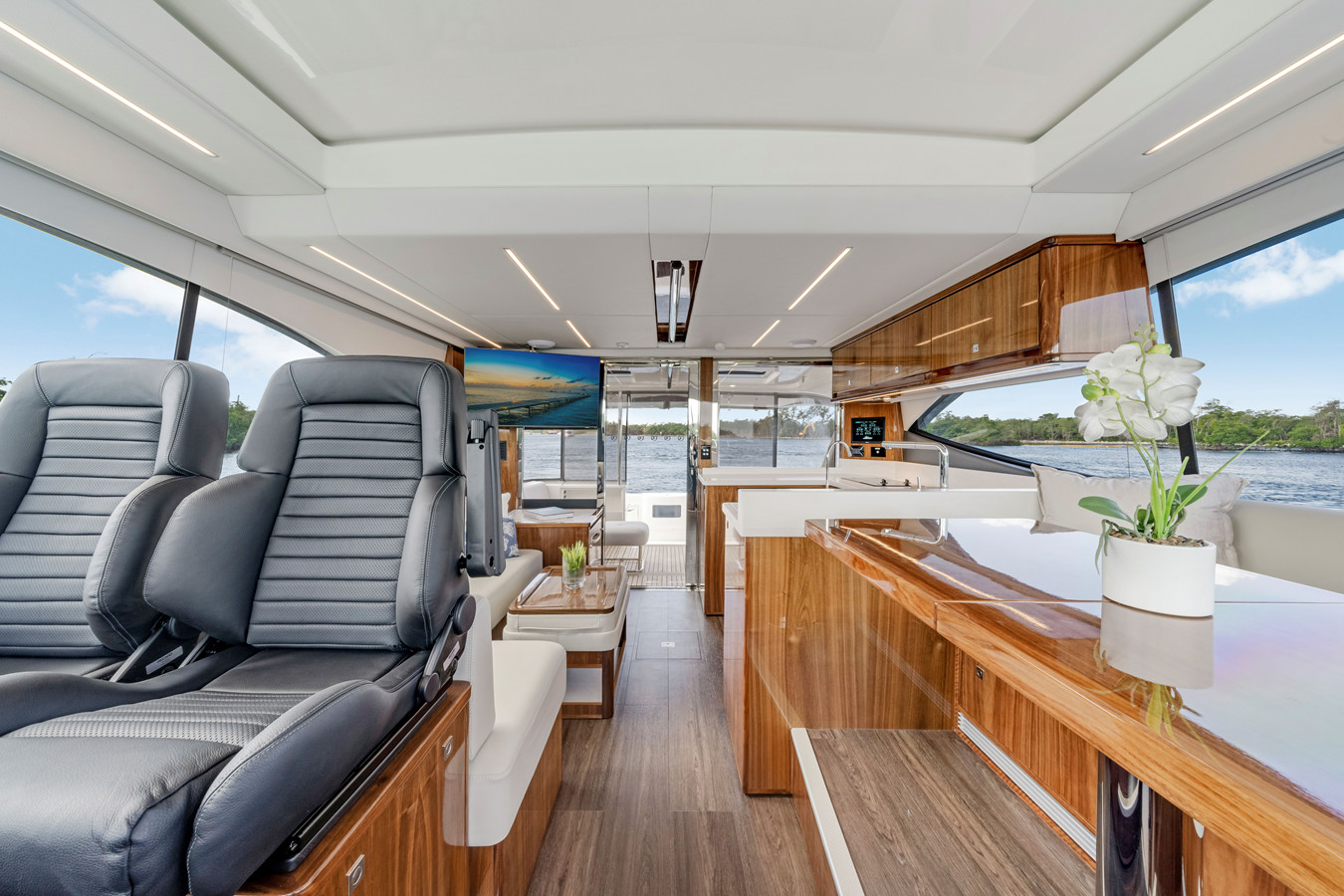 https://arconyachts.ams3.digitaloceanspaces.com/218216/conversions/large_4875531-optimize.jpg