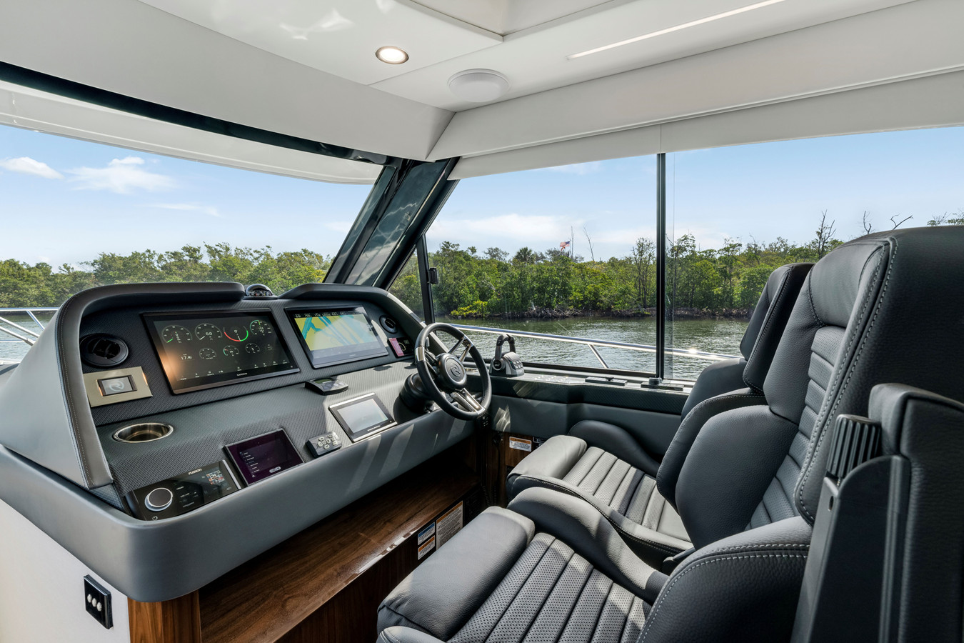 https://arconyachts.ams3.digitaloceanspaces.com/218218/conversions/large_4875533-optimize.jpg
