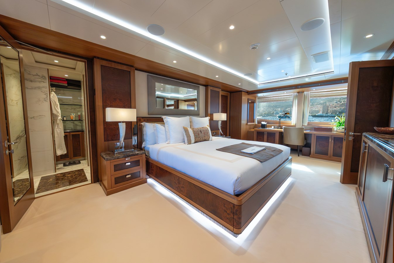 https://arconyachts.ams3.digitaloceanspaces.com/218774/conversions/large_4878261-optimize.jpg