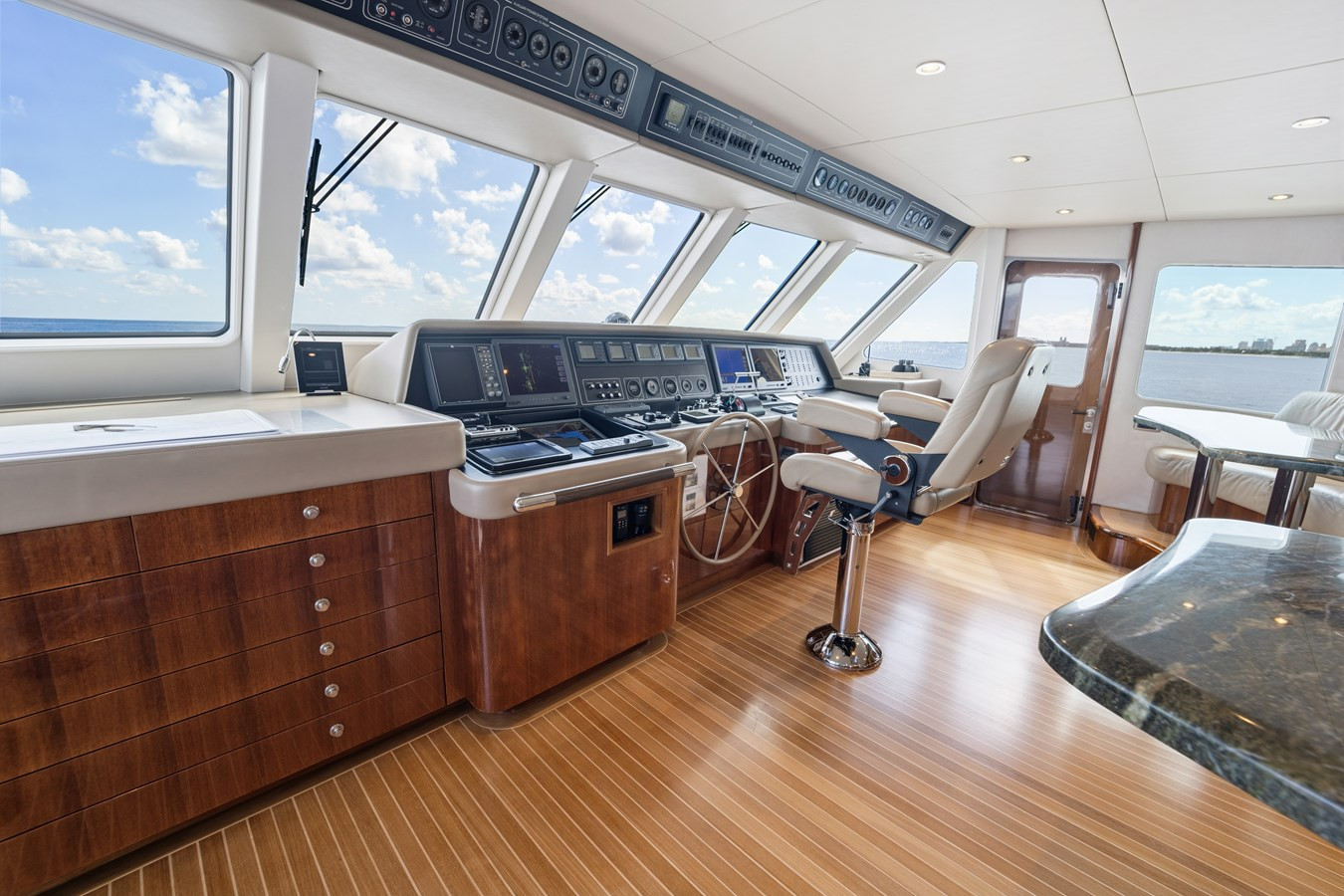 https://arconyachts.ams3.digitaloceanspaces.com/218992/conversions/large_4879411-optimize.jpg