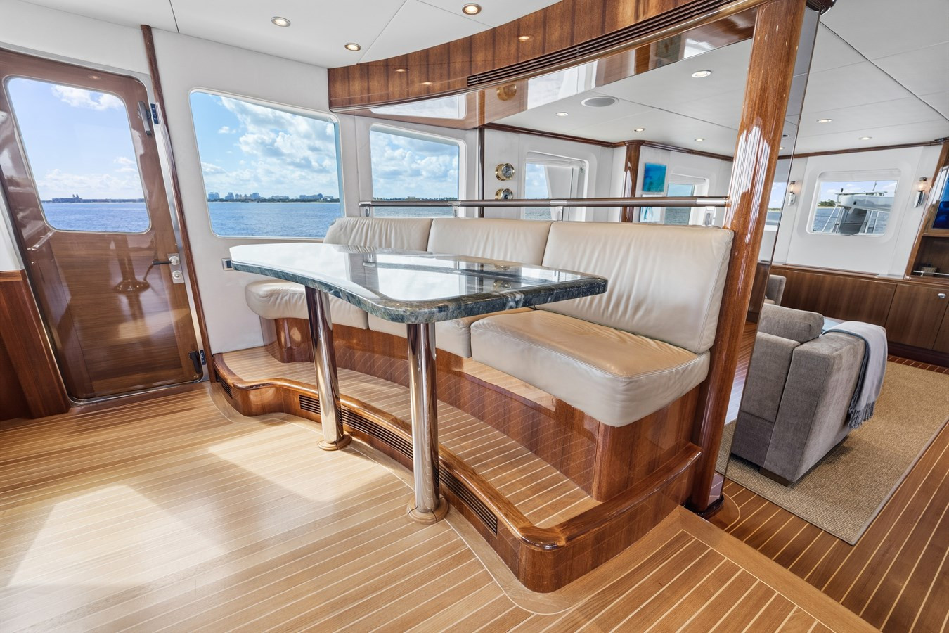 https://arconyachts.ams3.digitaloceanspaces.com/218994/conversions/large_4879413-optimize.jpg