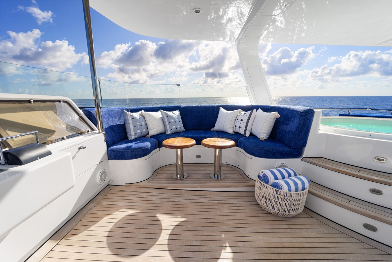 https://arconyachts.ams3.digitaloceanspaces.com/219009/conversions/large_4879420-optimize.jpg