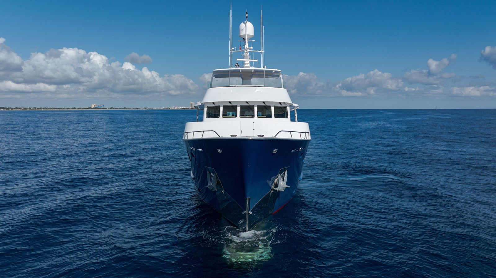 https://arconyachts.ams3.digitaloceanspaces.com/219037/conversions/large_4879434-optimize.jpg