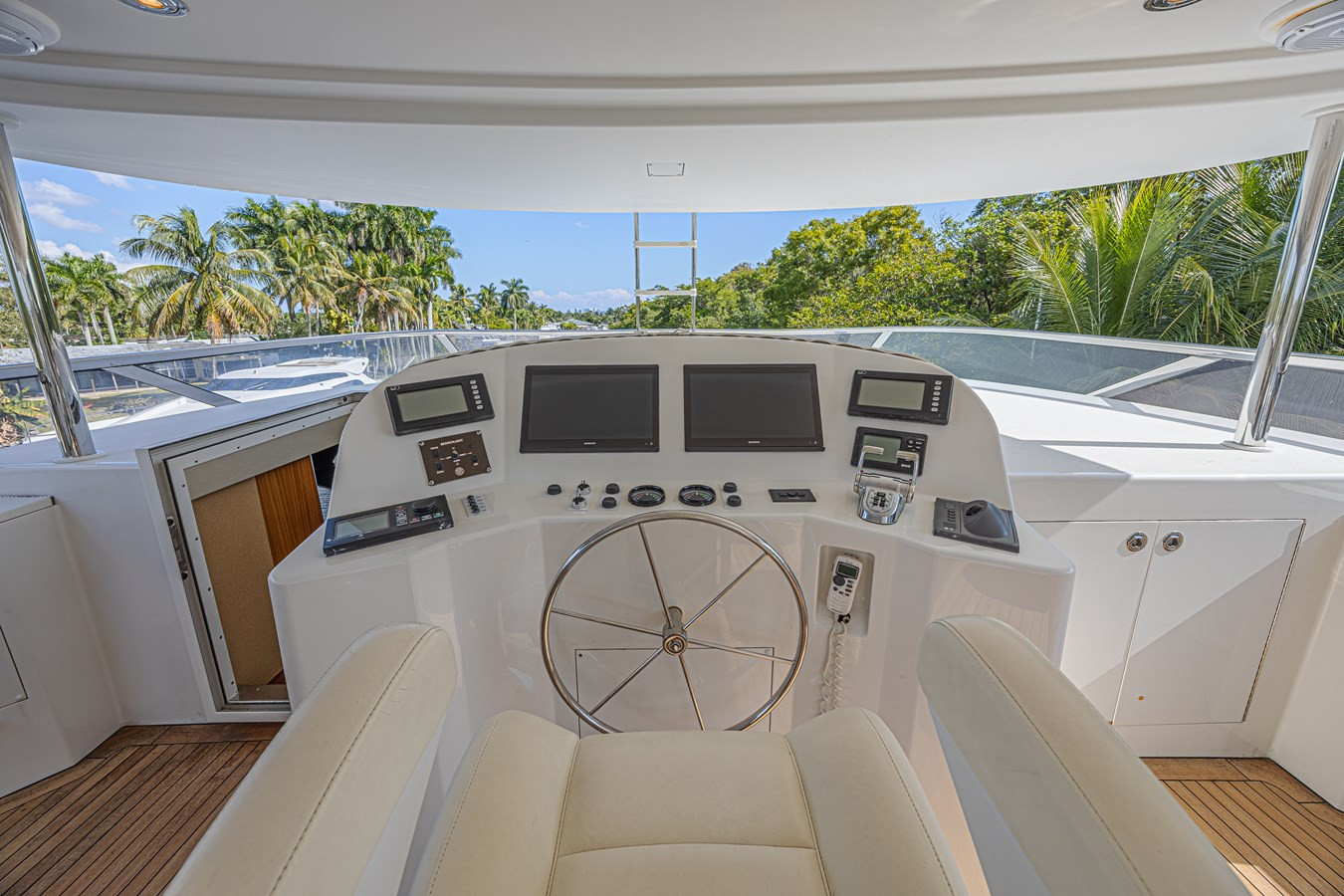 https://arconyachts.ams3.digitaloceanspaces.com/219053/conversions/large_4877400-optimize.jpg