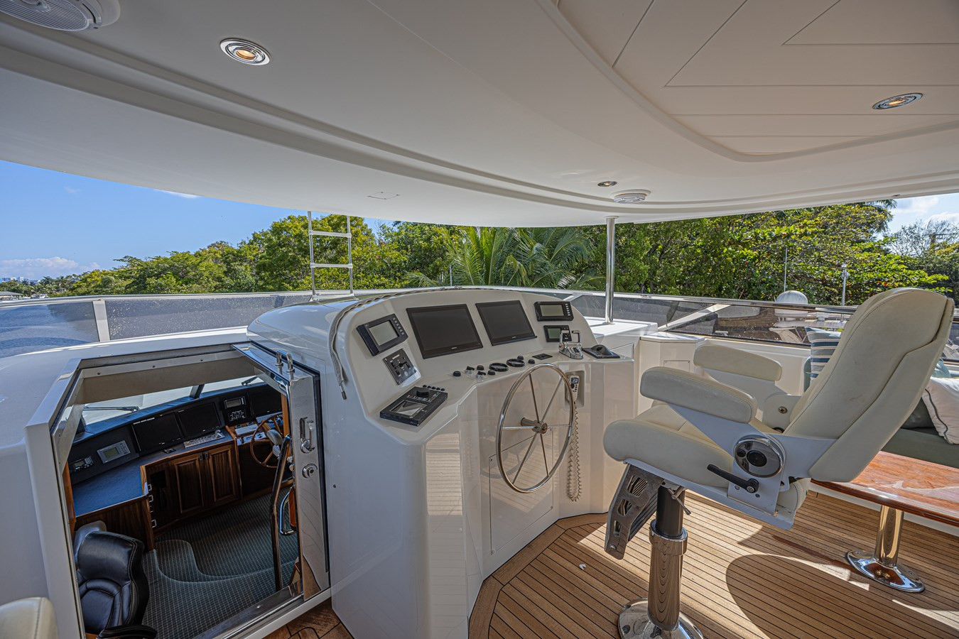 https://arconyachts.ams3.digitaloceanspaces.com/219058/conversions/large_4877405-optimize.jpg