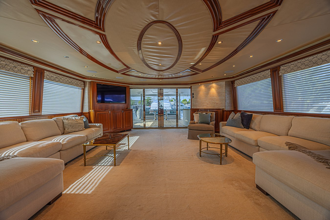 https://arconyachts.ams3.digitaloceanspaces.com/219063/conversions/large_4877410-optimize.jpg