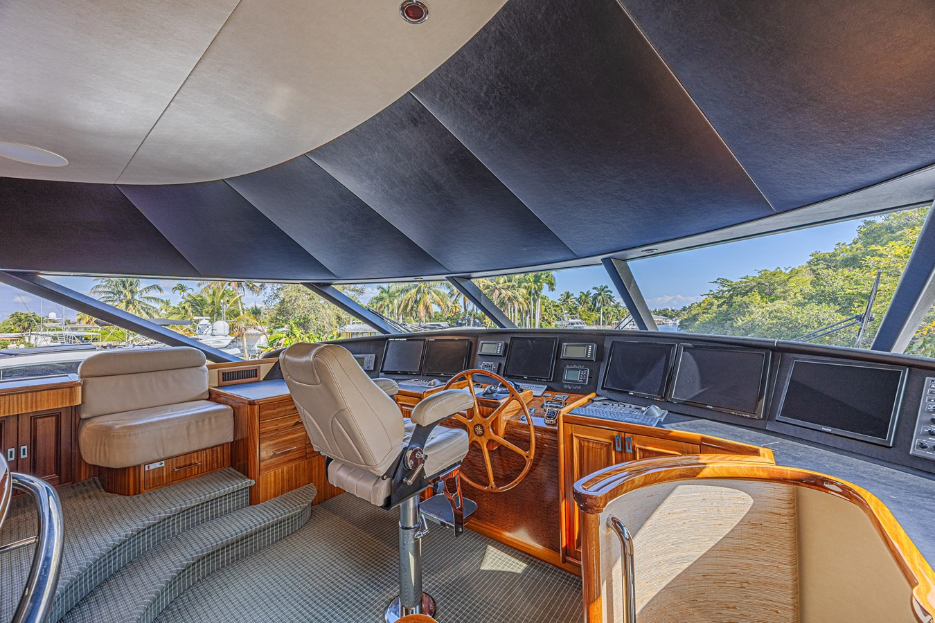 https://arconyachts.ams3.digitaloceanspaces.com/219072/conversions/large_4877420-optimize.jpg