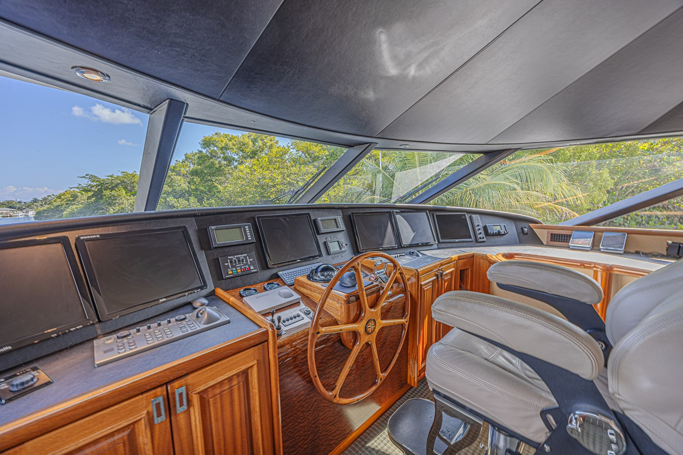 https://arconyachts.ams3.digitaloceanspaces.com/219076/conversions/large_4877424-optimize.jpg