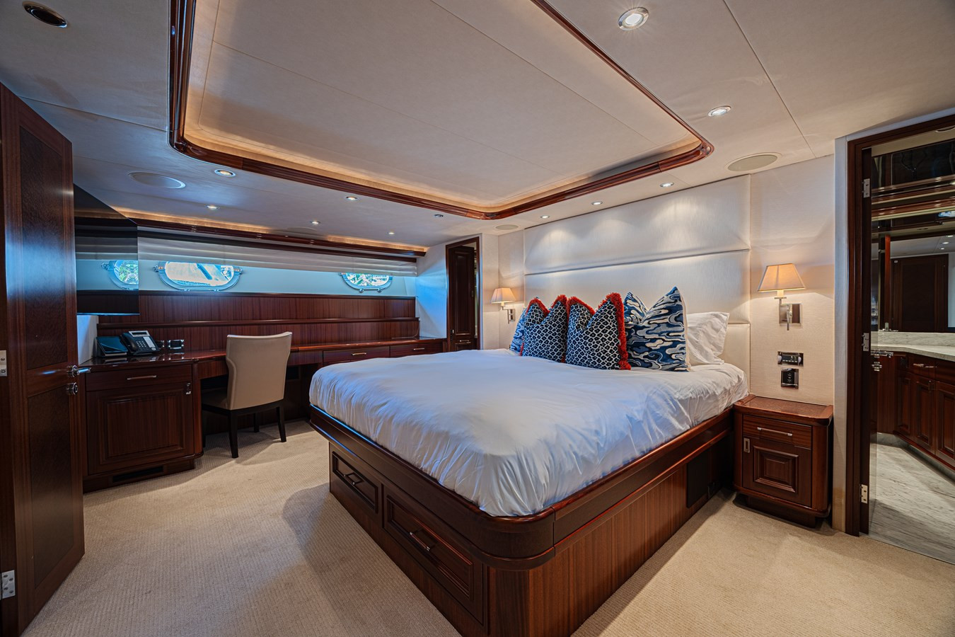 https://arconyachts.ams3.digitaloceanspaces.com/219088/conversions/large_4877436-optimize.jpg