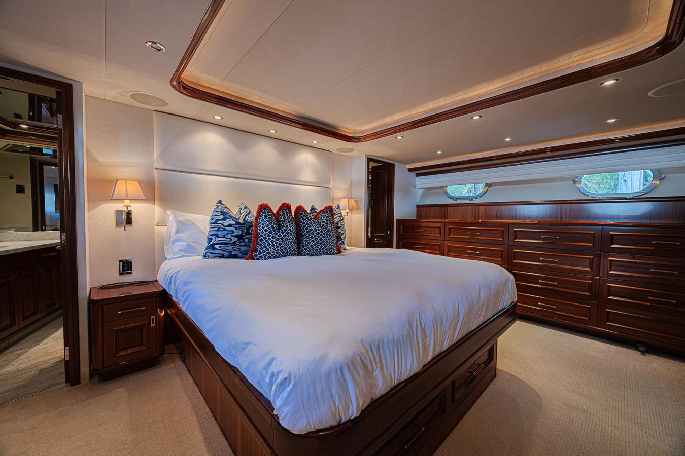 https://arconyachts.ams3.digitaloceanspaces.com/219089/conversions/large_4877437-optimize.jpg