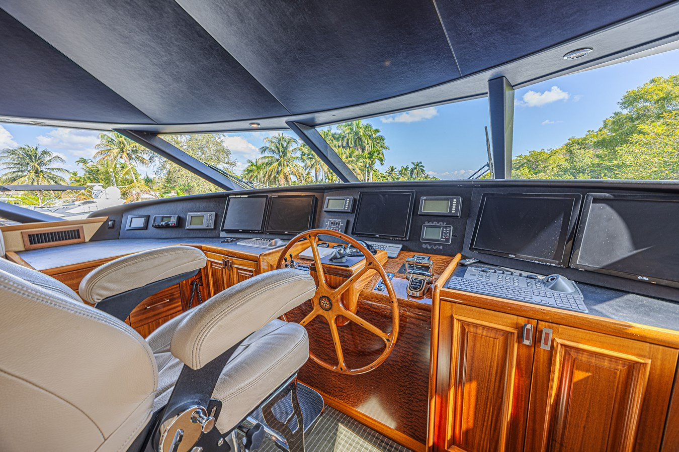https://arconyachts.ams3.digitaloceanspaces.com/219111/conversions/large_4877459-optimize.jpg