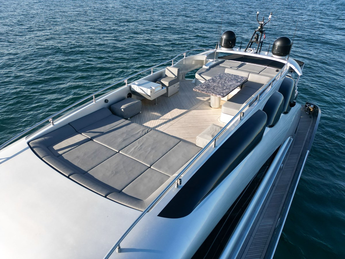 https://arconyachts.ams3.digitaloceanspaces.com/219119/conversions/large_4879821-optimize.jpg
