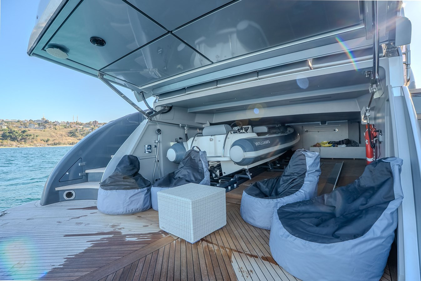 https://arconyachts.ams3.digitaloceanspaces.com/219122/conversions/large_4879824-optimize.jpg